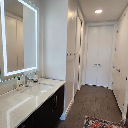 Luxury Highrise In Midtown - Skyline Views And Chic Decor Apartment Houston Luaran gambar