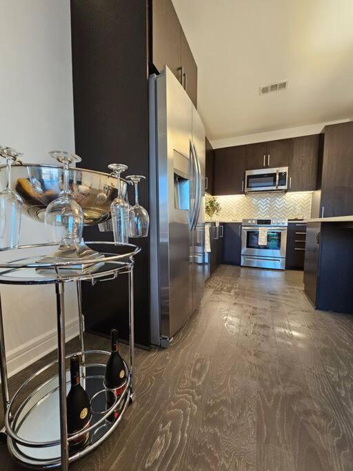 Luxury Highrise In Midtown - Skyline Views And Chic Decor Apartment Houston Luaran gambar