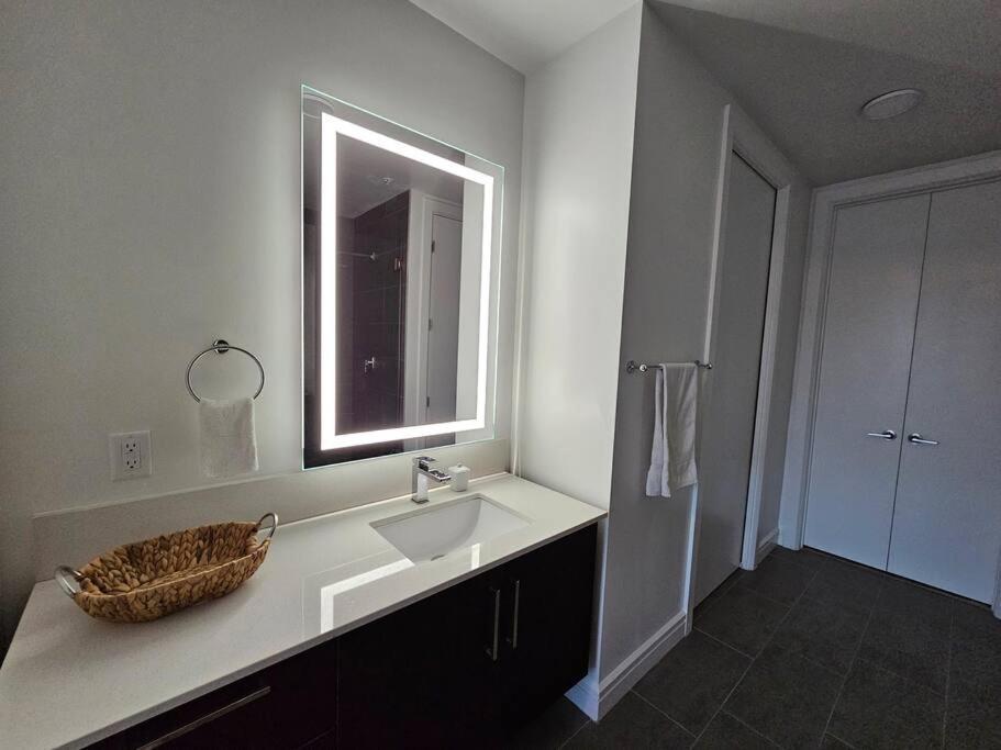 Luxury Highrise In Midtown - Skyline Views And Chic Decor Apartment Houston Luaran gambar