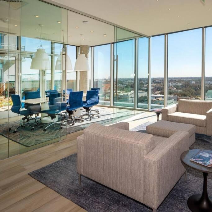 Luxury Highrise In Midtown - Skyline Views And Chic Decor Apartment Houston Luaran gambar