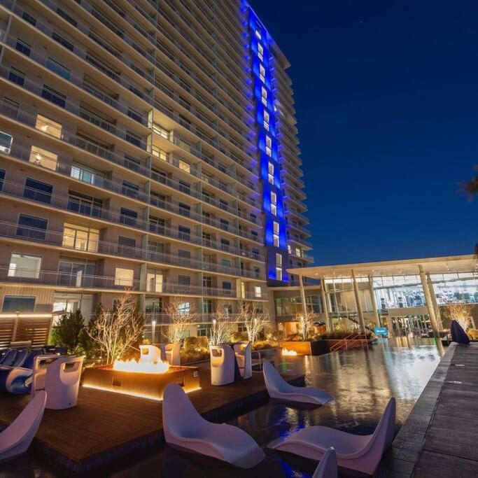 Luxury Highrise In Midtown - Skyline Views And Chic Decor Apartment Houston Luaran gambar